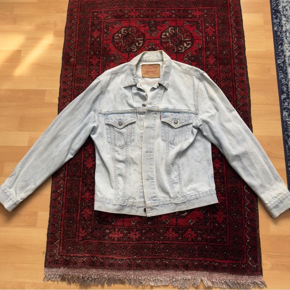 Levi's Vintage Men's Light Wash Denim Trucker Jacket Size 40 - Picture 3 of 12